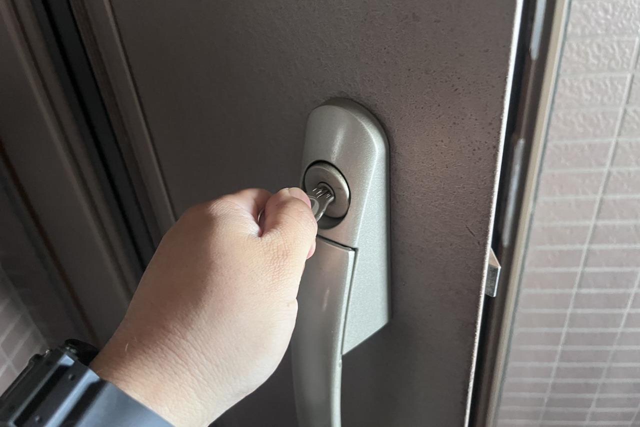 茅ヶ崎市にて集合住宅の玄関の鍵修理のご依頼（シリンダー洗浄）