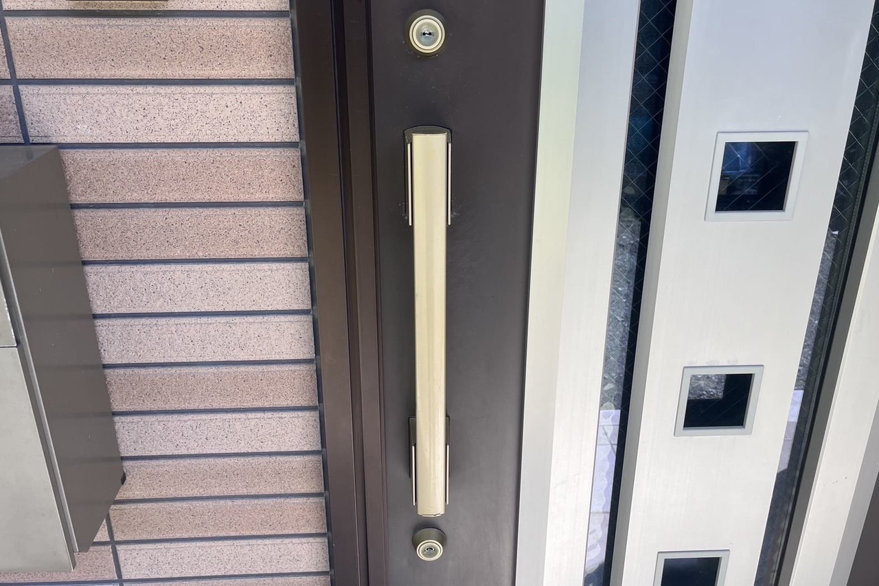 小田原市にて戸建の玄関の鍵交換のご依頼（コア交換）【MIWA】（ディンプルキー）