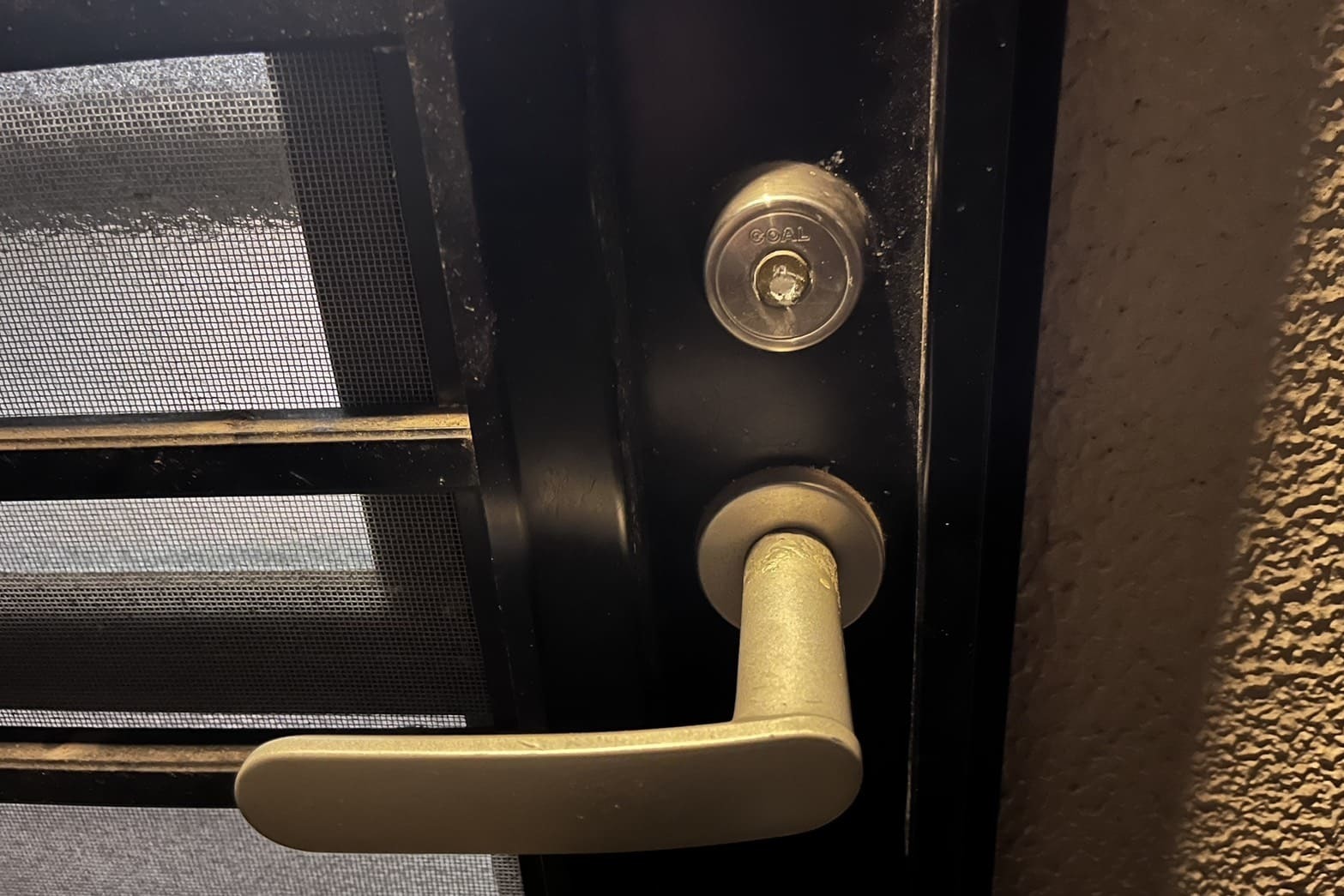 鍵穴を塞いだ後の勝手口の鍵