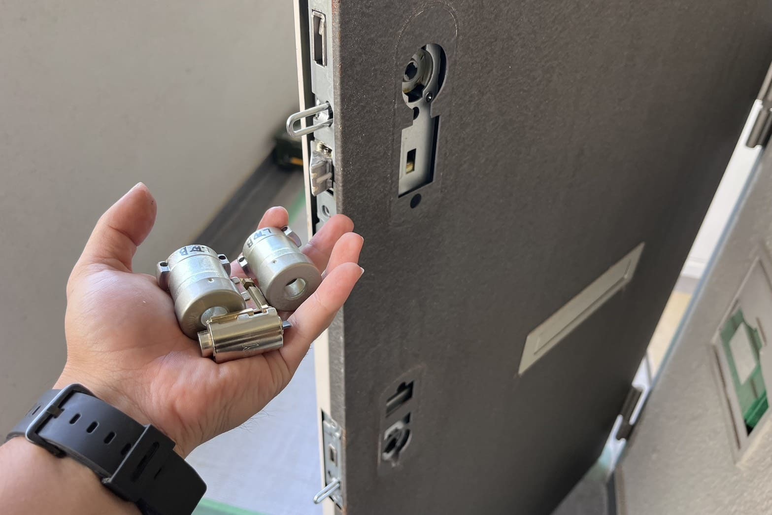 交換中の玄関の鍵（コア交換）