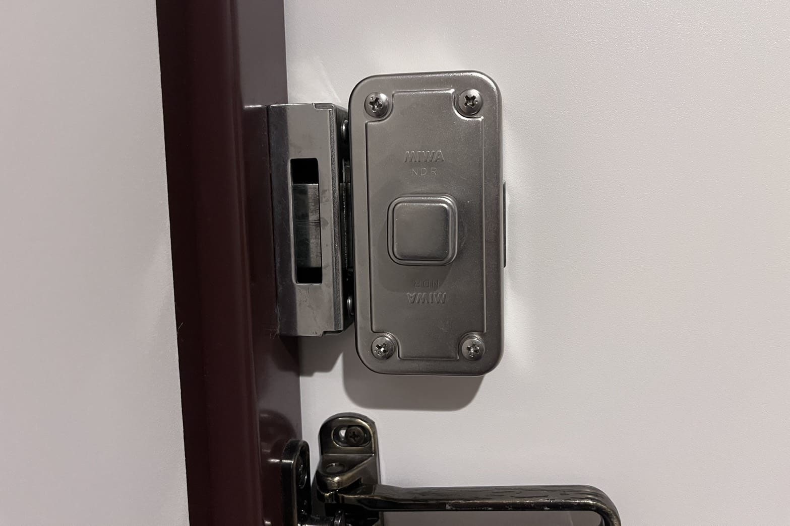 修理後の玄関の鍵（鍵がスムーズに回る様に）