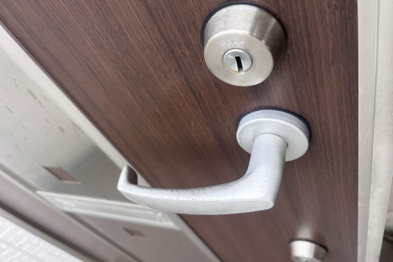 横須賀市にて集合住宅の玄関の鍵交換のご依頼【GOAL】（刻みキー）