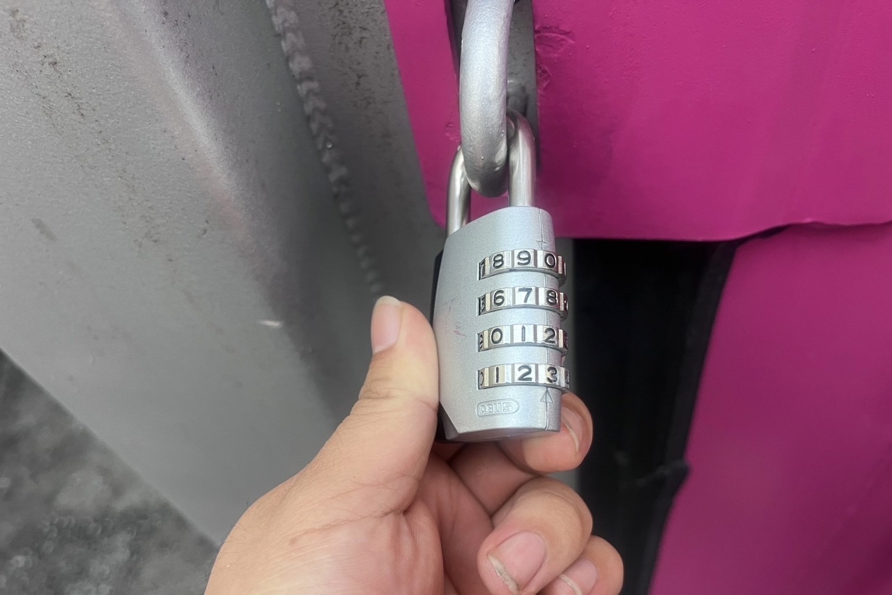 座間市にて貸し倉庫の鍵解錠のご依頼（南京錠）（手探り解錠）