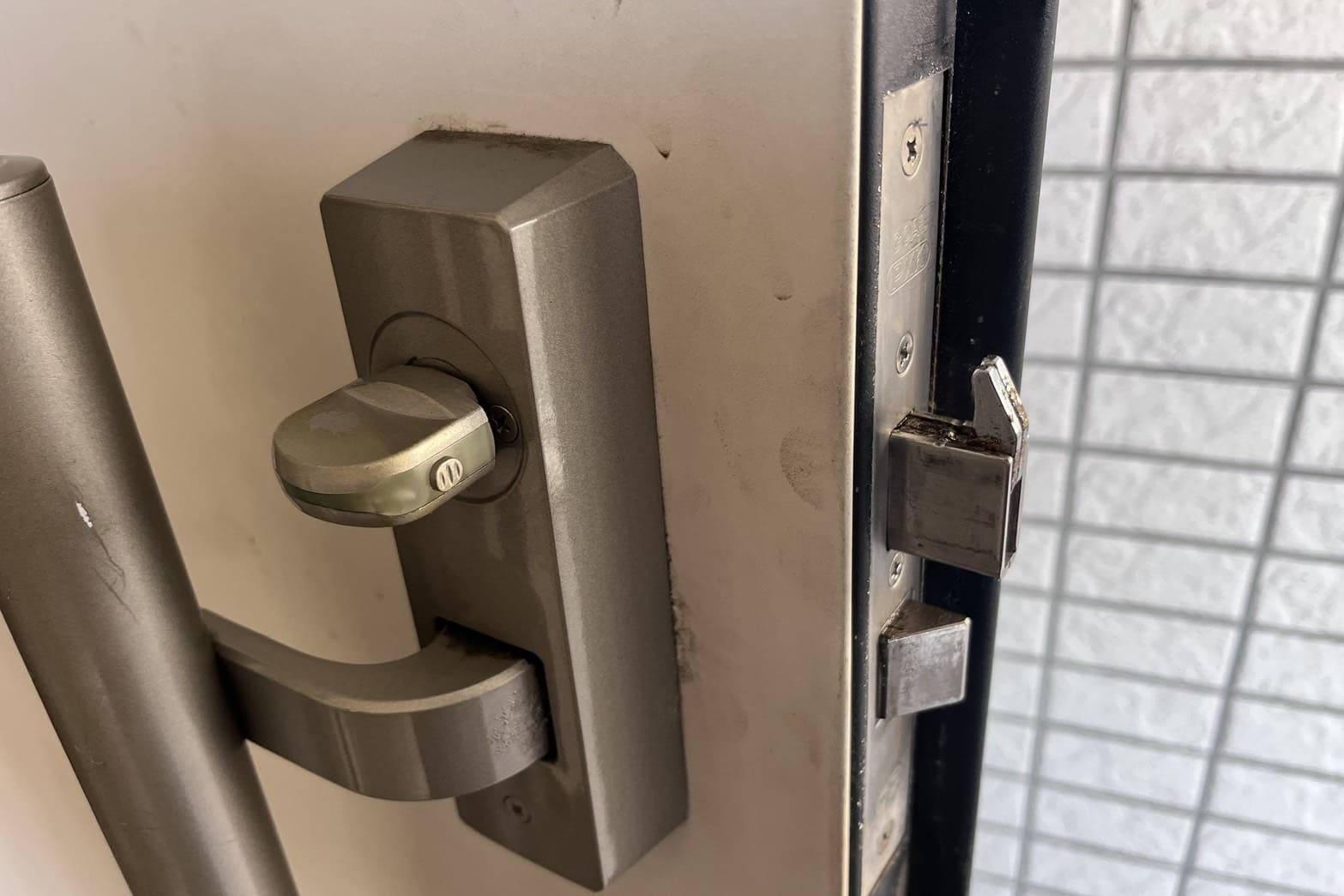 修理後の玄関の鍵（鍵が回る様に）