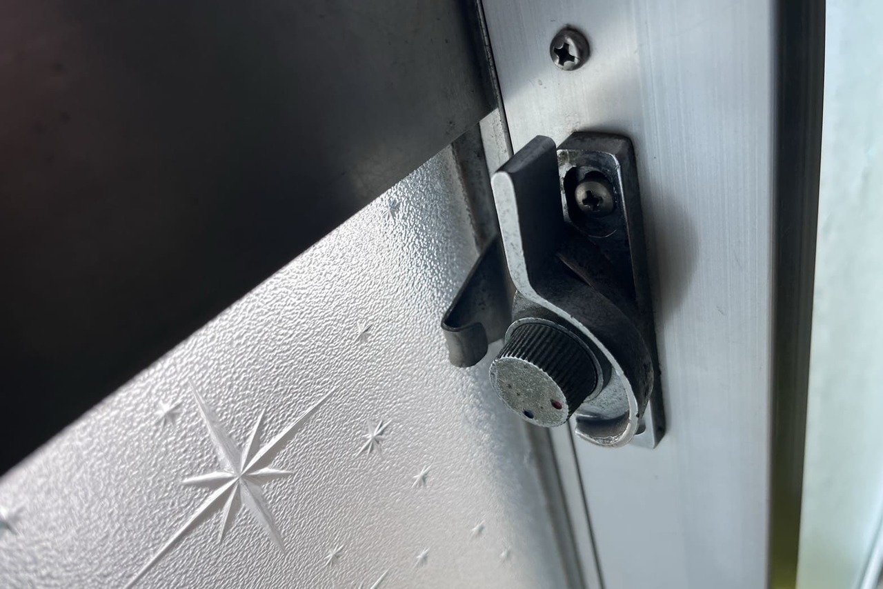 相模原市緑区にて窓の鍵交換のご依頼（クレセント交換）