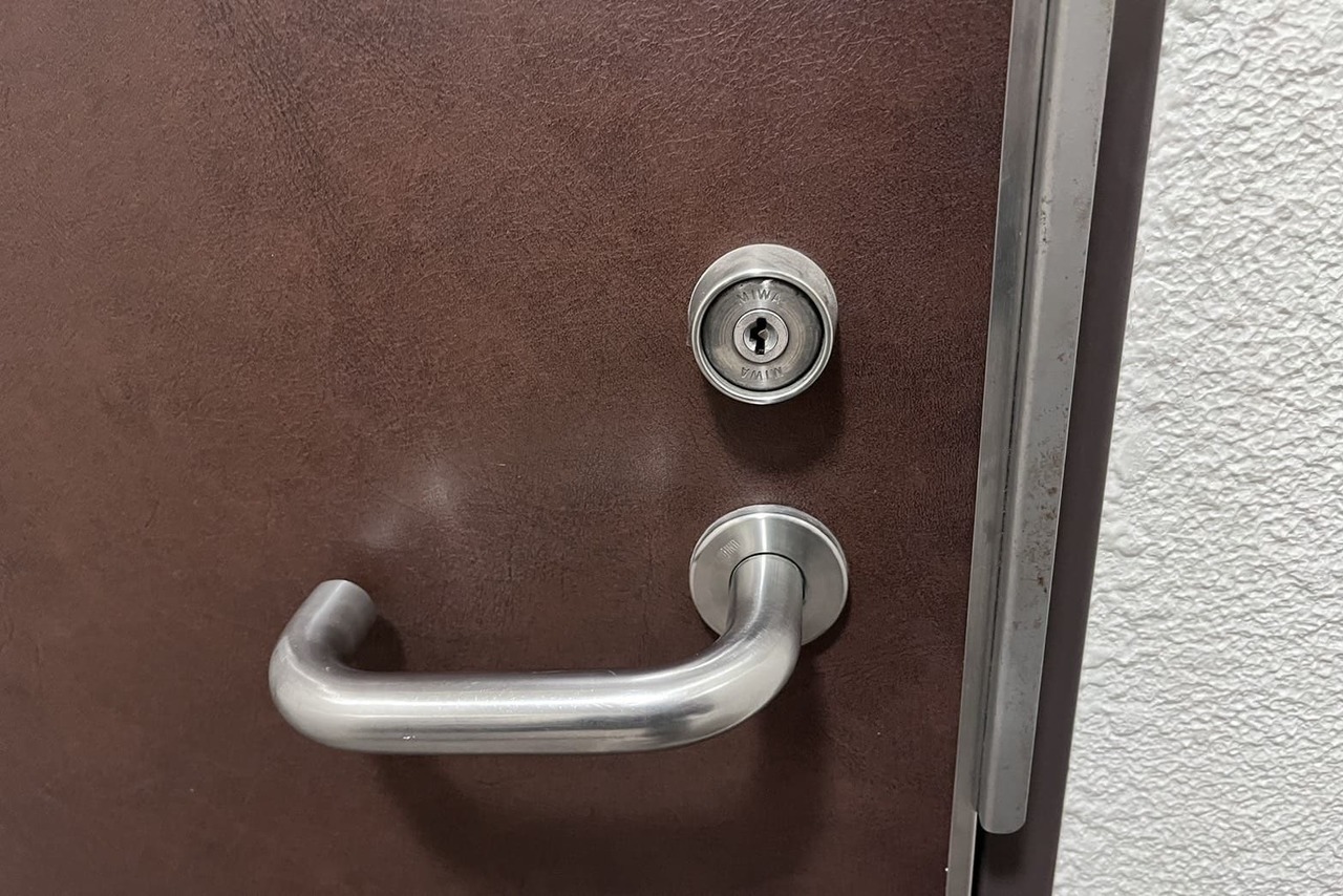 横浜市戸塚区にて集合住宅の玄関の鍵交換のご依頼【MIWA】（U9シリンダー）