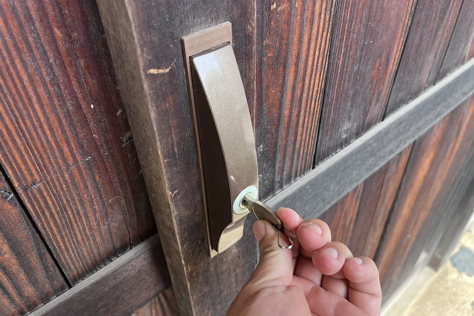 修理後の玄関の鍵（鍵がスムーズに回る様に）