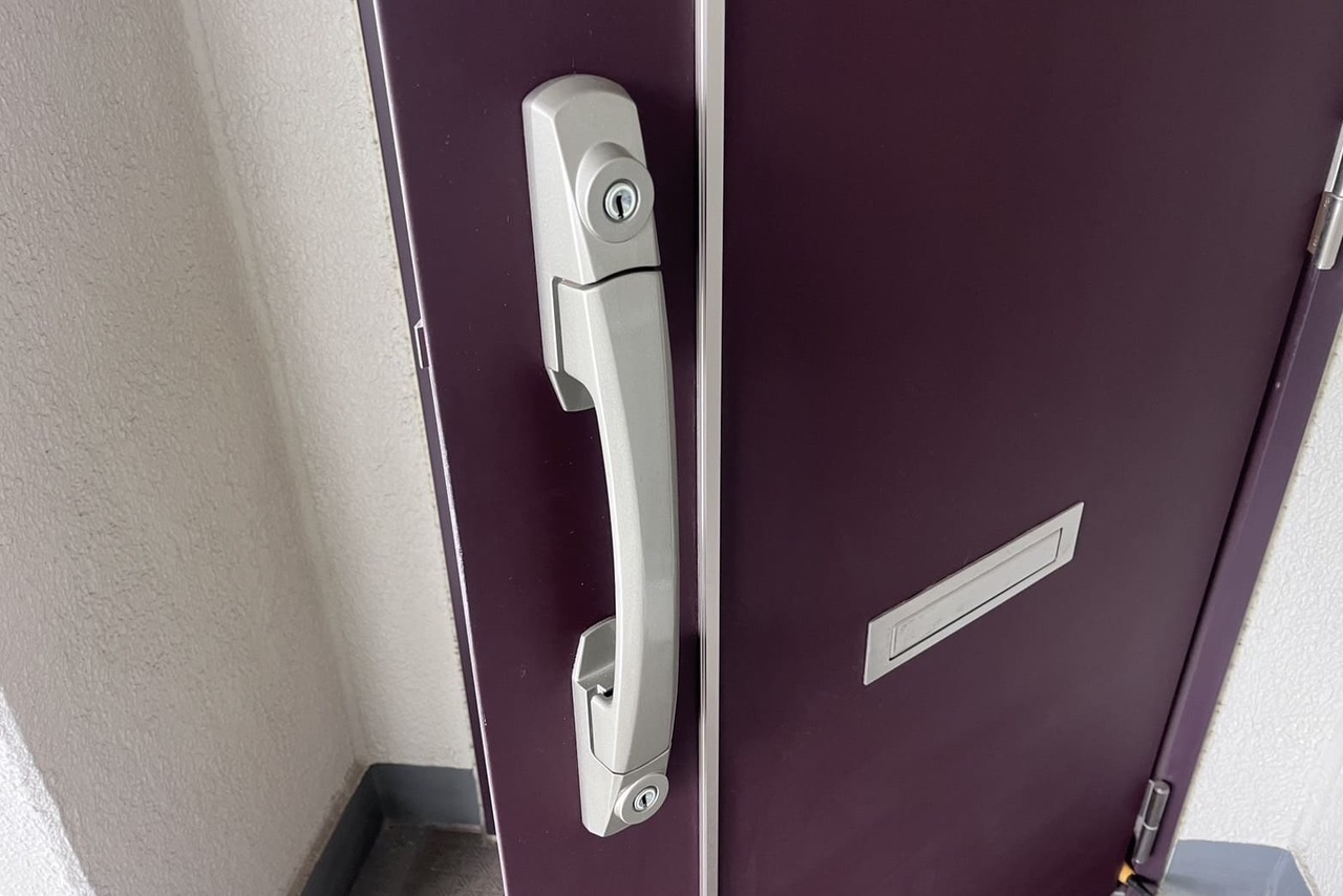 伊勢原市にて戸建の玄関の鍵交換のご依頼【GOAL】（プッシュプル錠）（ディンプルキー）