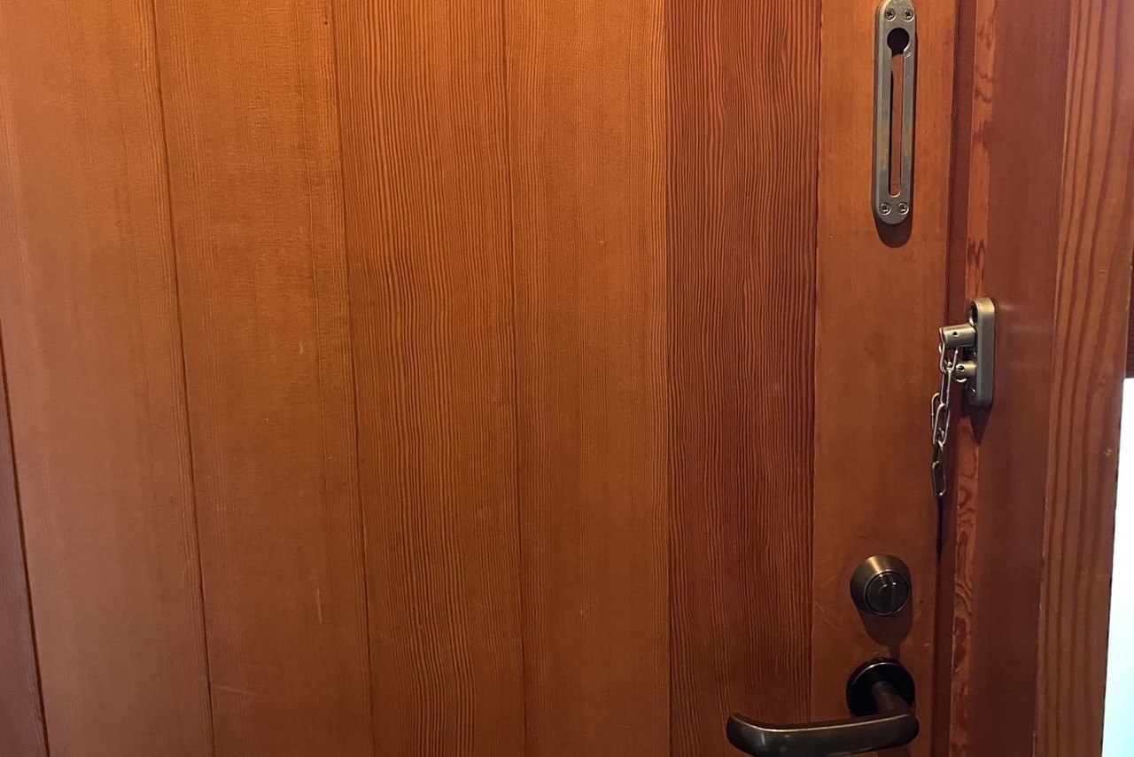 秦野市にて玄関の鍵新規取付のご依頼【RYOBI】（ドアガード）