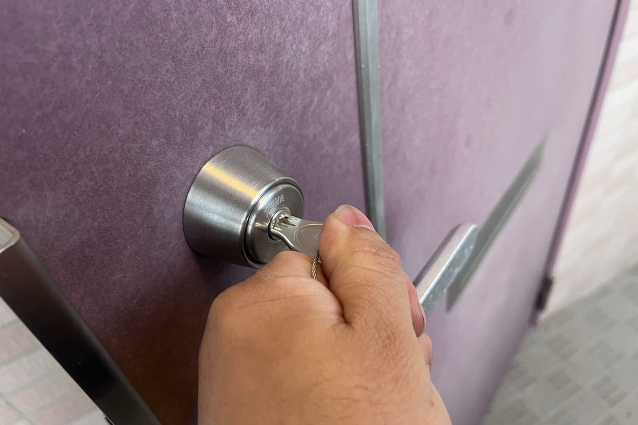 本日は三浦郡葉山町にて戸建の玄関鍵修理のご依頼を頂きました！