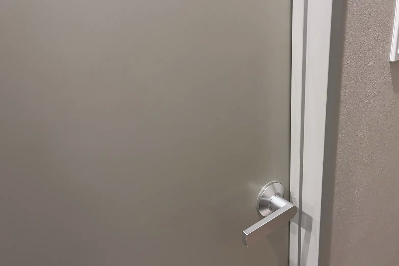 本日は逗子市にて室内扉の鍵新規取り付けのご依頼を頂きました！