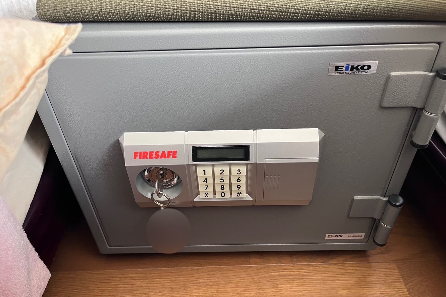 解錠前の金庫の鍵（金庫が開かない）（テンキー反応なし）（電池切れ）