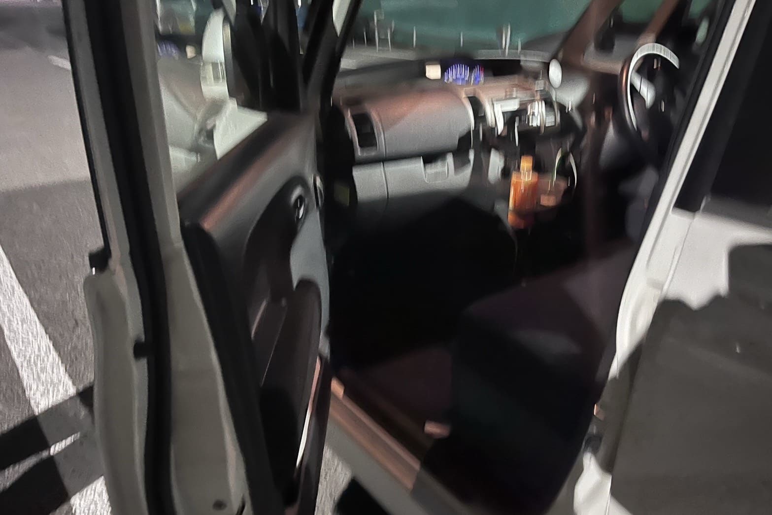 解錠後の車（半ドア）（扉を確認して解錠）
