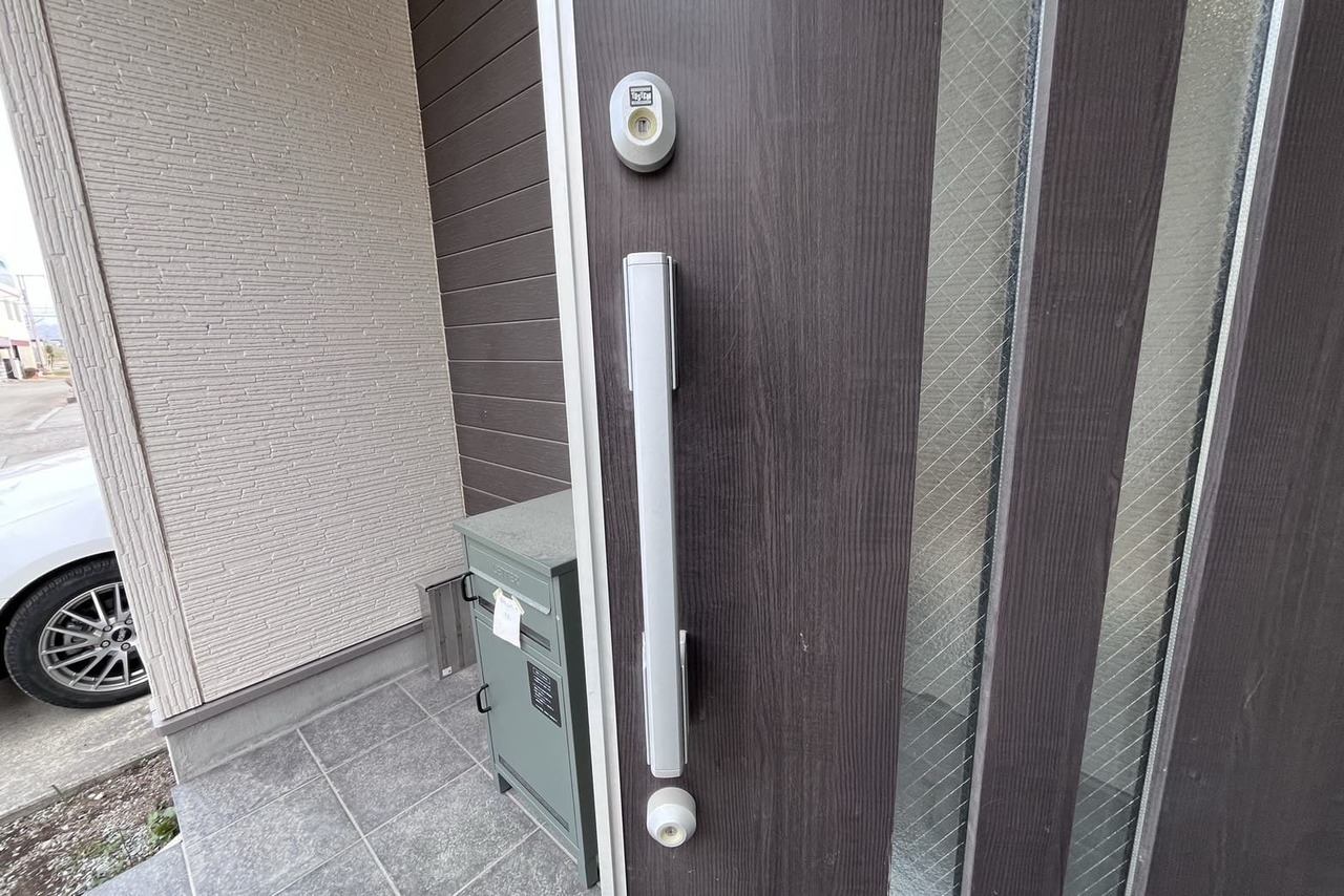 中郡二宮町にて戸建の玄関の鍵交換のご依頼　LIXIL MIWA ディンプルキー