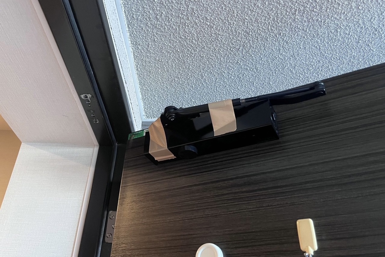 本日は高座郡寒川町にて集合住宅の玄関ドアクローザー修理のご依頼をいただきました！