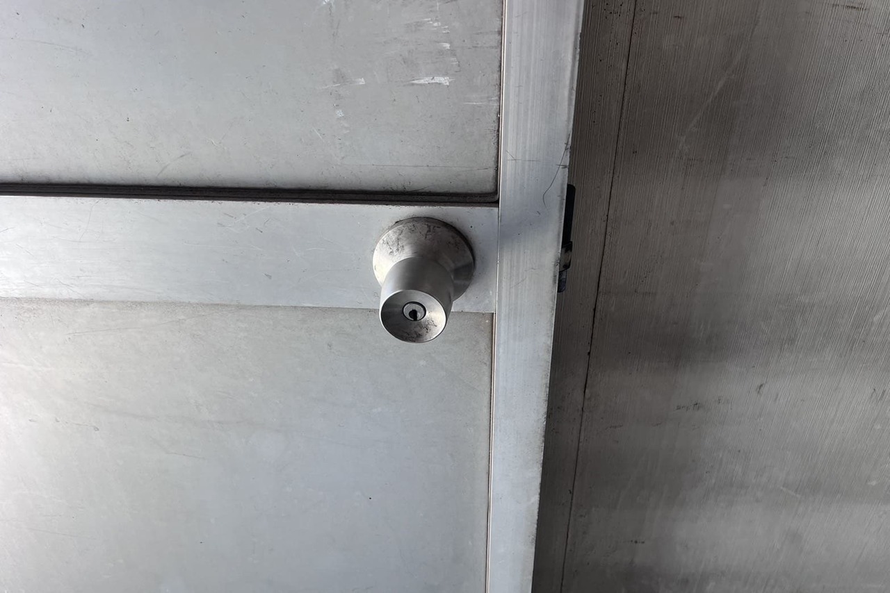 足柄上郡松田町にて倉庫の玉座交換のご依頼