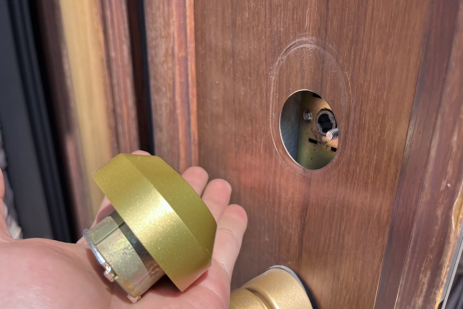 交換中の玄関の鍵（シリンダー1箇所の交換）