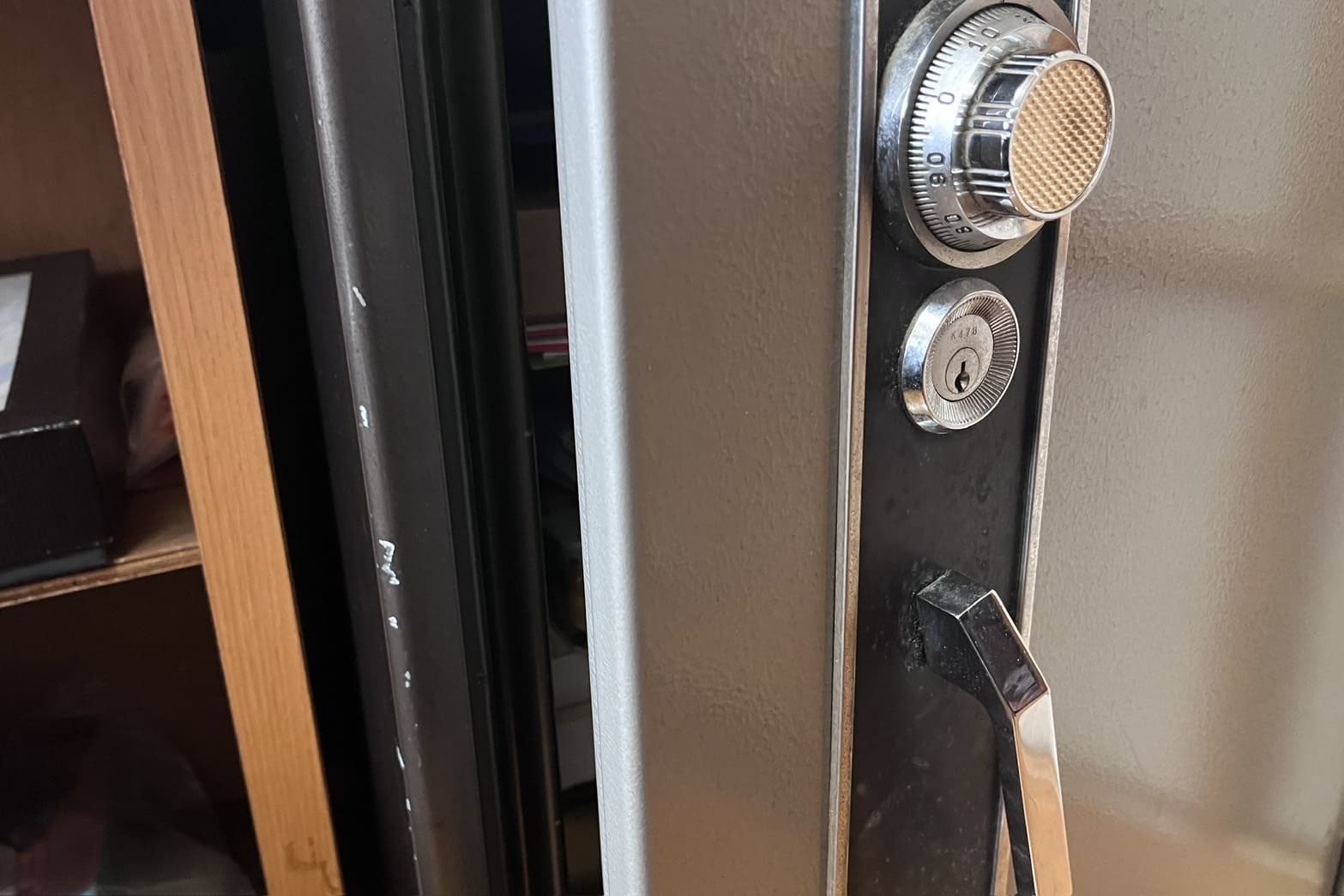 解錠後の金庫の鍵（番号解読）