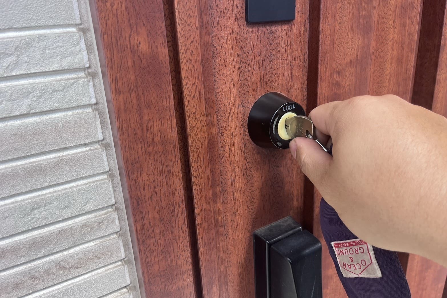 修理後の玄関の鍵（鍵がスムーズに回る様に）