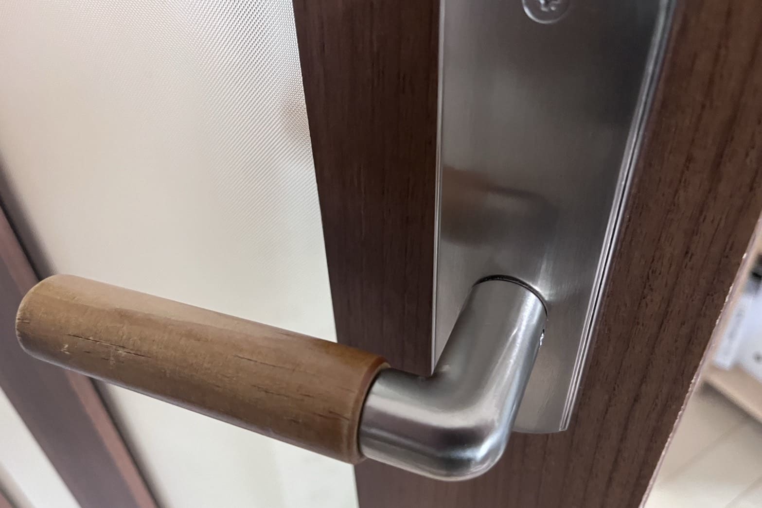 修理後のドアレバー（ネジの締め直し）