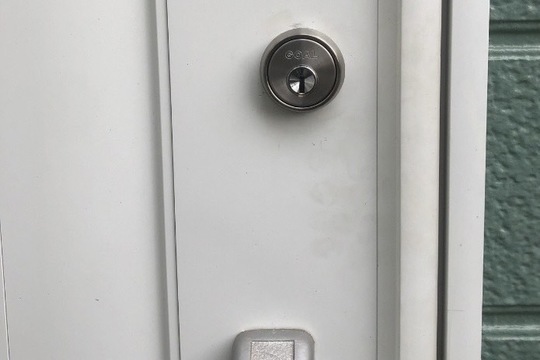 厚木市にて戸建の玄関の鍵新規取付のご依頼をいただきました！