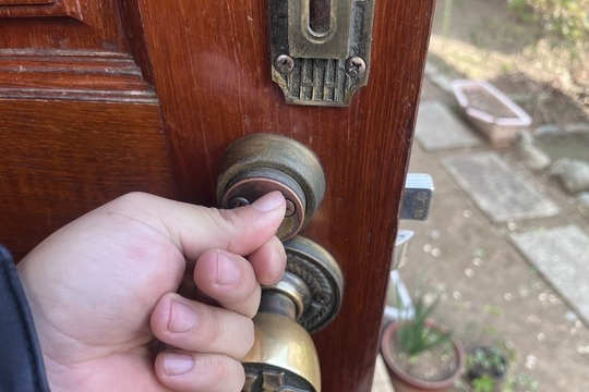 足柄上郡松田町にて戸建の玄関の鍵修理のご依頼（錠ケース）（鍵が固い）（動作不良）（洗浄）