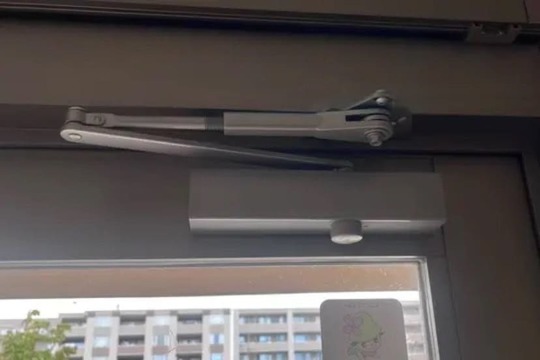 ドアストッパー機能が使用 きなくなってしまったドアクローザー