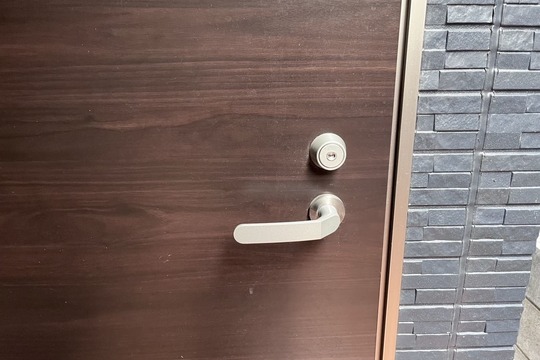 横浜市戸塚区にて集合住宅の玄関の鍵解錠のご依頼【OPNUS】（刻みキー）（特殊解錠）