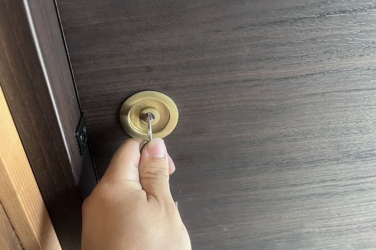 修理後の室内扉の鍵(折れた鍵が取れ呼びの鍵で使用可能に)