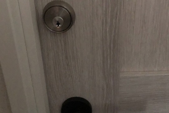 南足柄市にて集合住宅の室内扉の鍵新規取付のご依頼を頂きました。