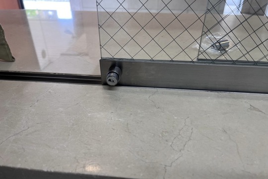 本日は海老名市にて集合住宅のスライド窓鍵交換のご依頼をいただきました！