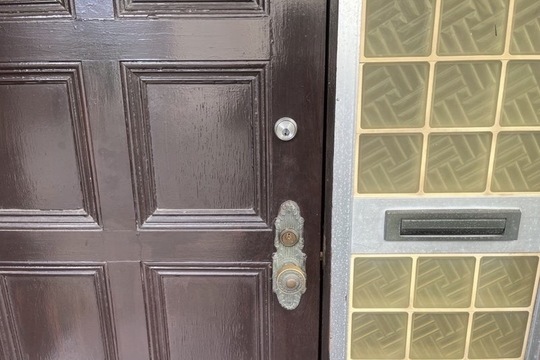 本日は足柄上郡山北町にて戸建の玄関鍵新規取り付けのご依頼を頂きました！