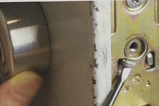 シリンダーを取り外す
