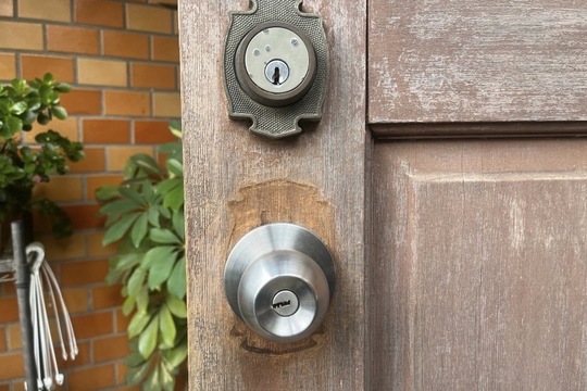 本日は足柄上郡大井町にて戸建の玄関鍵交換のご依頼をいただきました！