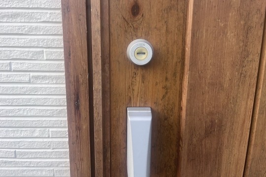 鎌倉市にて戸建の玄関の鍵修理のご依頼（シリンダー洗浄）