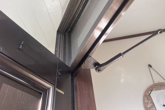 横須賀市にて玄関ドアクローザー交換のご依頼