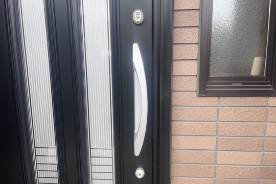 足柄上郡山北町にて戸建の玄関の鍵交換のご依頼【TOSTEM】【SHOWA】（刻みキー）