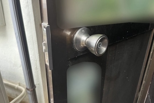 本日は足柄下郡真鶴町にて戸建の勝手口鍵交換のご依頼をいただきました！