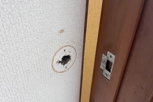 解錠後の室内扉(ラッチ破損)