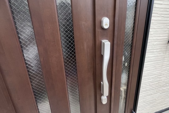 本日は秦野市にて戸建の玄関鍵交換のご依頼をいただきました！