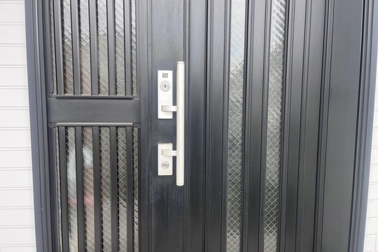 本日は相模原市中央区にて戸建の玄関鍵交換のご依頼をいただきました！
