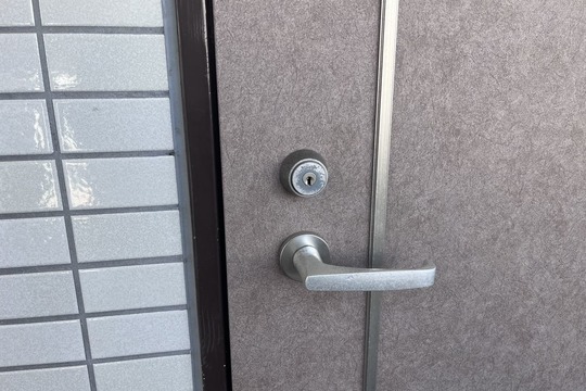 交換前の玄関の鍵【dormakaba】（ディンプルキー）