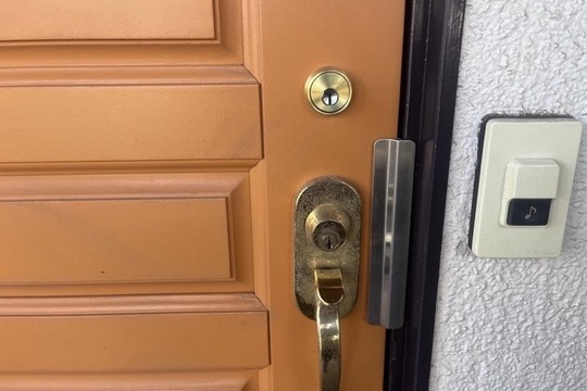 横浜市磯子区にて玄関の鍵新規取付のご依頼！