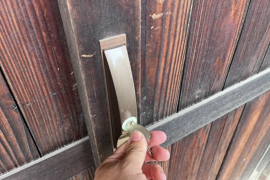 茅ヶ崎市にて玄関の鍵修理のご依頼（シリンダー洗浄）
