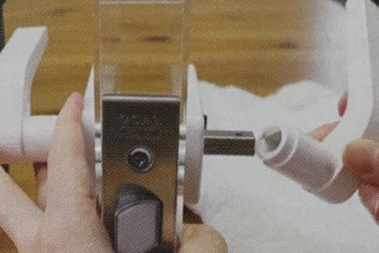 レバーハンドルを取り付ける