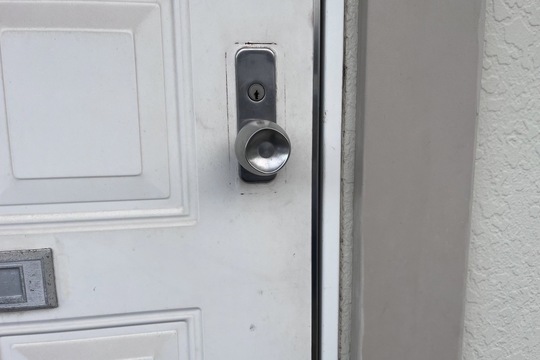 本日は足柄下郡真鶴町にて集合住宅の玄関鍵交換のご依頼をいただきました！