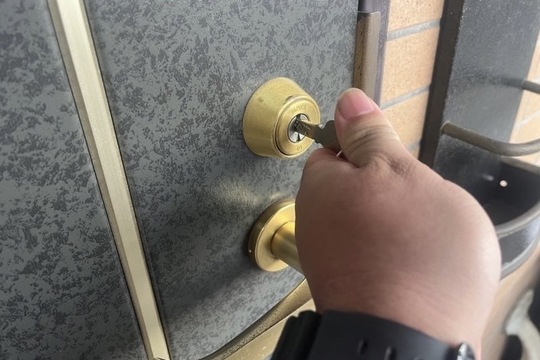 本日は川崎市宮前区にて集合住宅の玄関鍵修理のご依頼をいただきました！