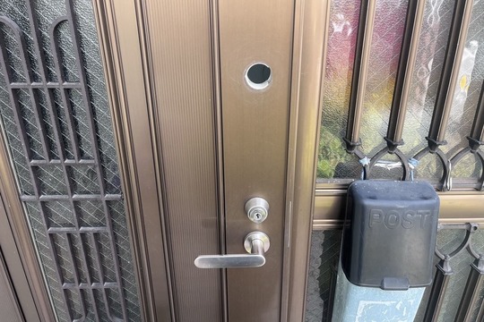 伊勢原市にて戸建の玄関の鍵交換のご依頼【MIWA】（錠ケース交換）