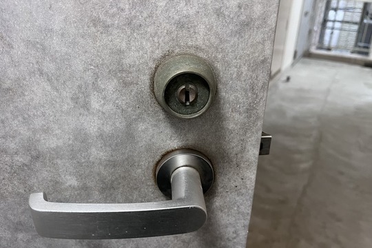 三浦市にて集合住宅の玄関の鍵交換のご依頼【MIWA】（カラ）【FUKI】（コア）（ディンプルキー）