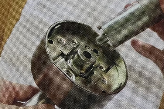 シリンダーを取り外す
